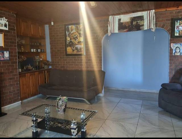 4 BEDROOM HOUSE FOR SALE IN ESCOMBE